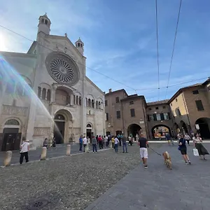 Duomo 12 , Modena Italia